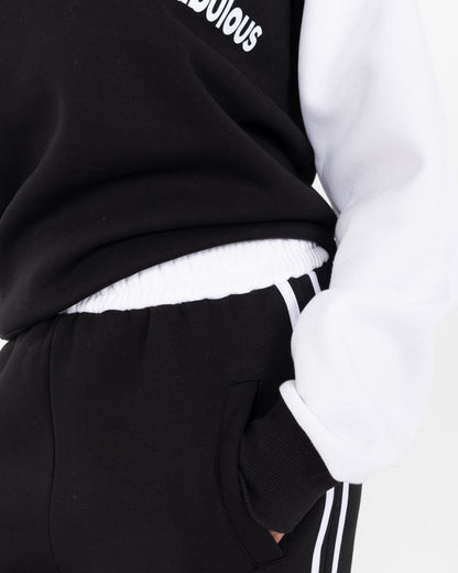 طقم رياضي نسائى شتوي ميلتون 100% قطن  توب V-neck وبنطلون بجيبين